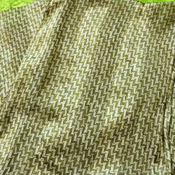 Green Geometric Rectangular Scarf - Picture 4 of 5